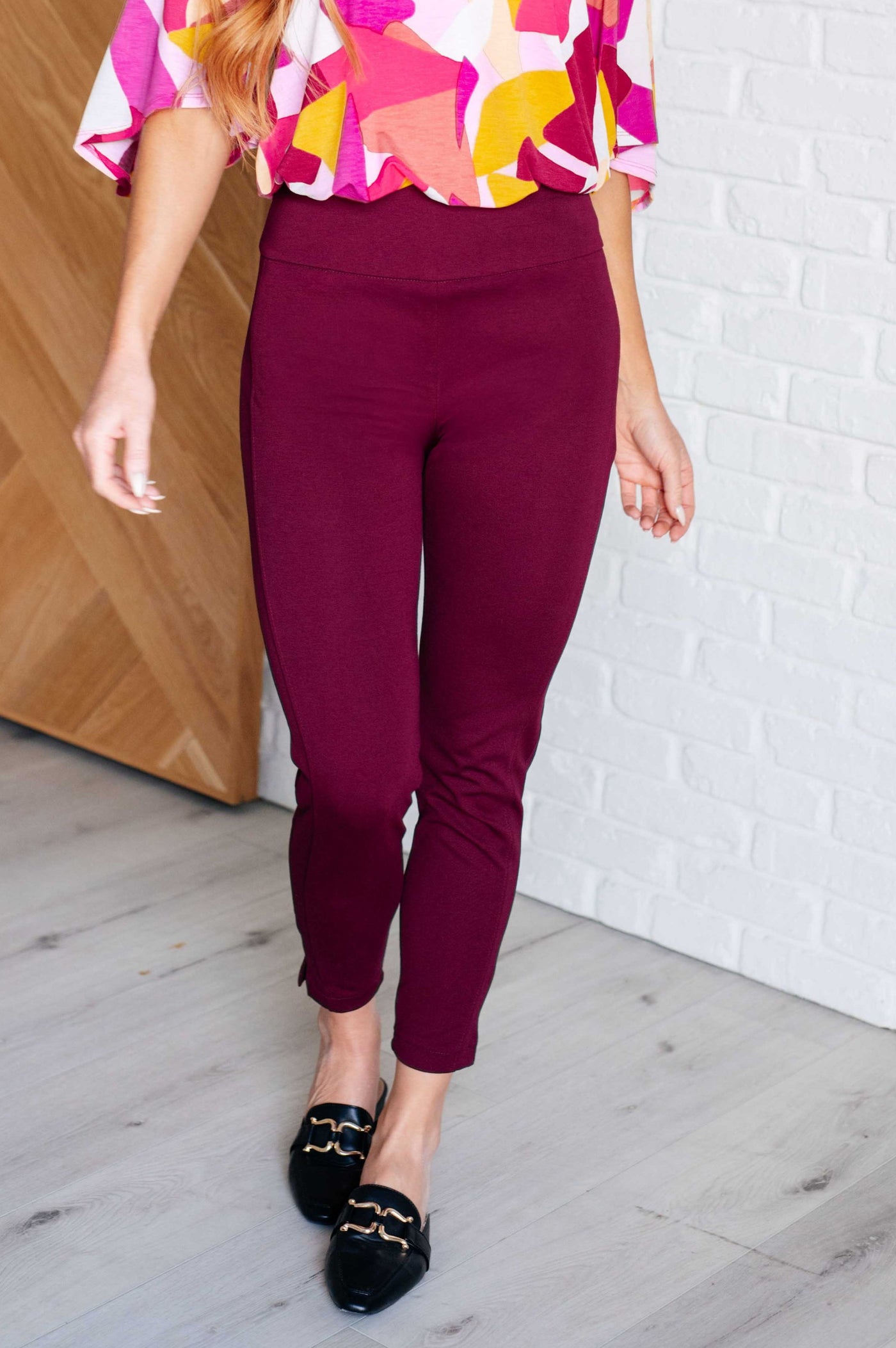 Magic Ankle Crop Skinny Pants in Wine